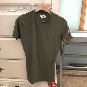 UNDER ARMOUR HEAT GEAR ARMY GREEN SHORT SLEEVE TOP
